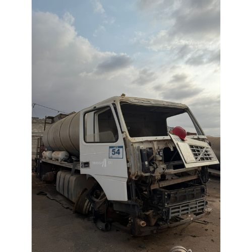 INOPERACIONAL (DIVERSAS PEÇAS E
COMPONENTES EM FALTA , NÃO TEM CHAVE, NÃO TEM
MOTOR, NÃO TEM CAIXA)